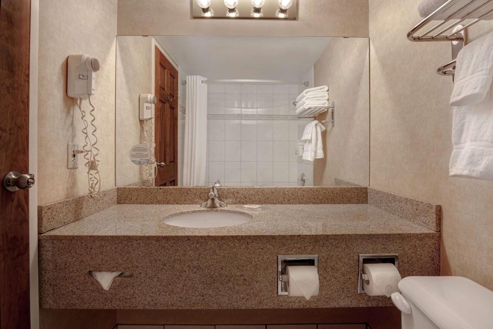 Hotel Days By Wyndham South Calgary