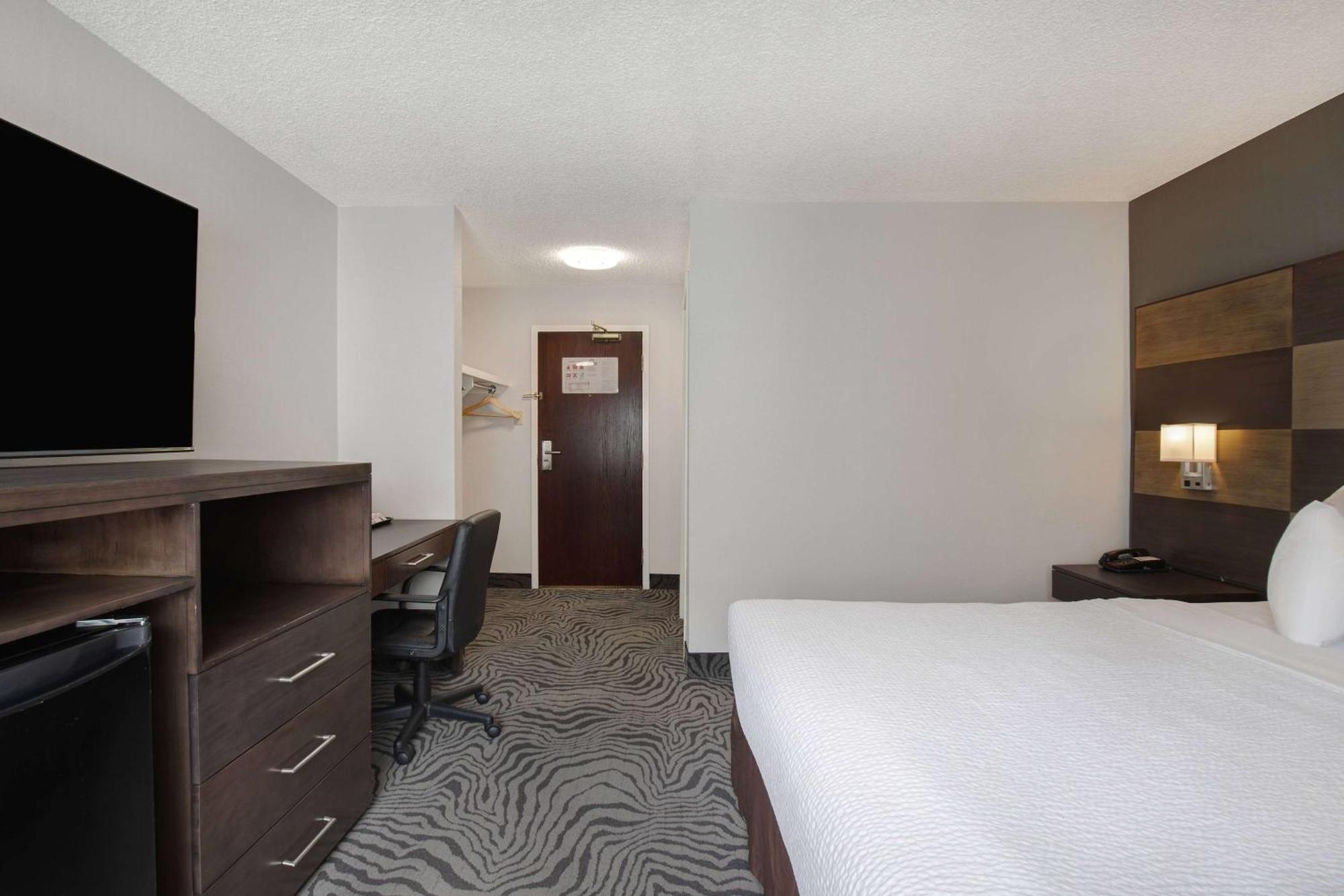 Hotel Days By Wyndham South Calgary
