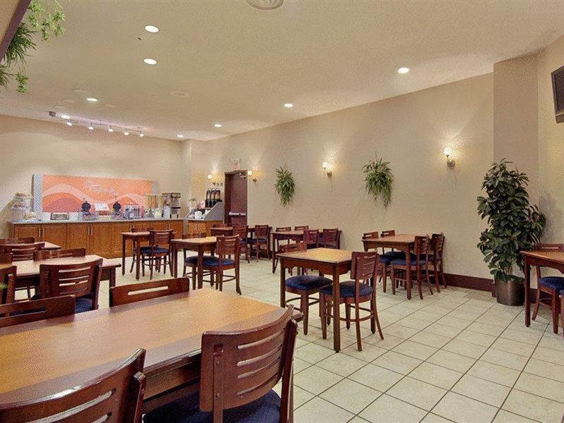 Hotel Days By Wyndham South Calgary