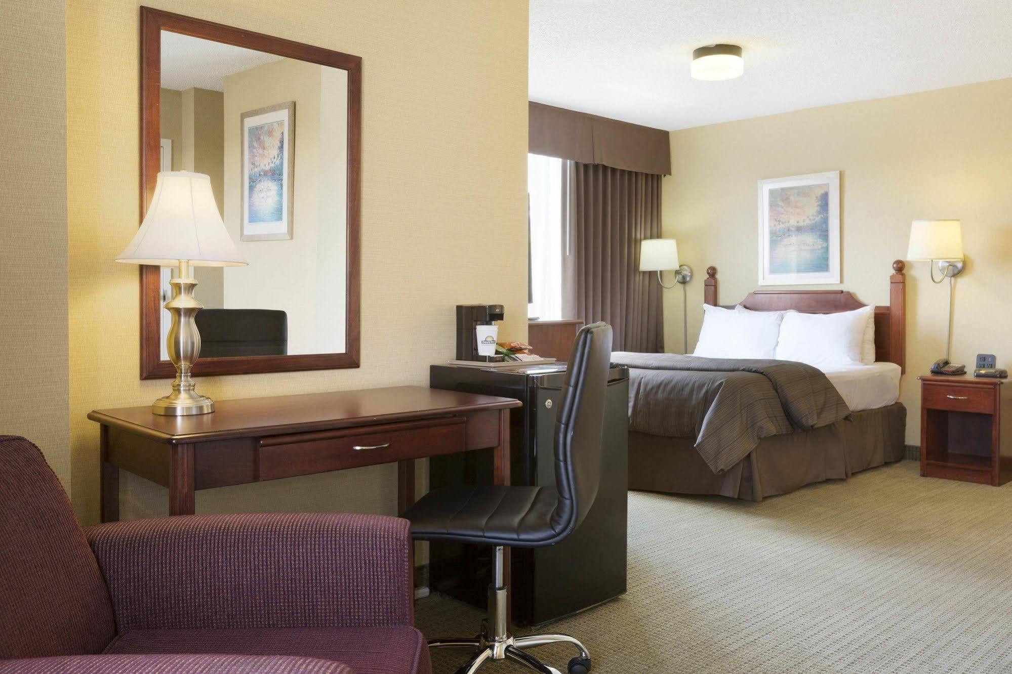 Hotel Days By Wyndham South 3*
